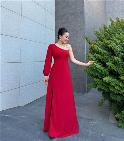 KIRMIZI YIRTMAÇLI KREP KUMAŞ ELBİSE