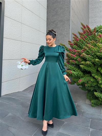 ZÜMRÜT YEŞİLİ SATEN FİYONK DETAYLI ABİYE ELBİSE