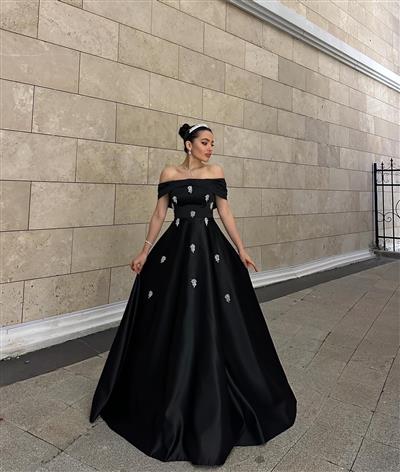 SİYAH SATEN TAŞ DETAYLI MALEFİZ ABİYE